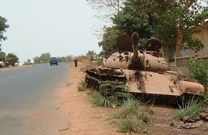 Bissau_-_Abandoned_tank-p1.jpg